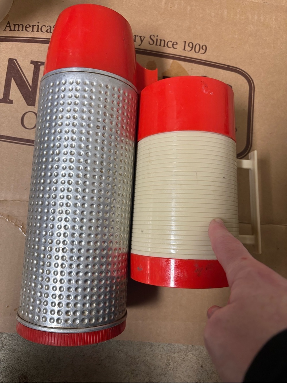 Aladdin's HY-LO Red Thermos Bottle - Retro Top